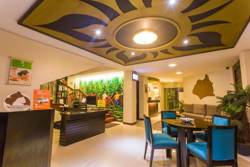 L Square Hotel Tarlac City Exterior photo