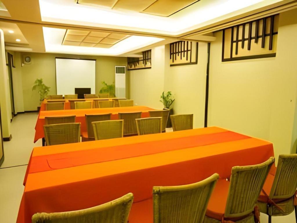 L Square Hotel Tarlac City Exterior photo
