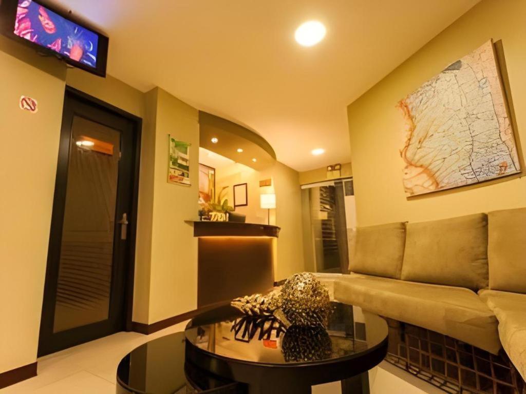 L Square Hotel Tarlac City Exterior photo