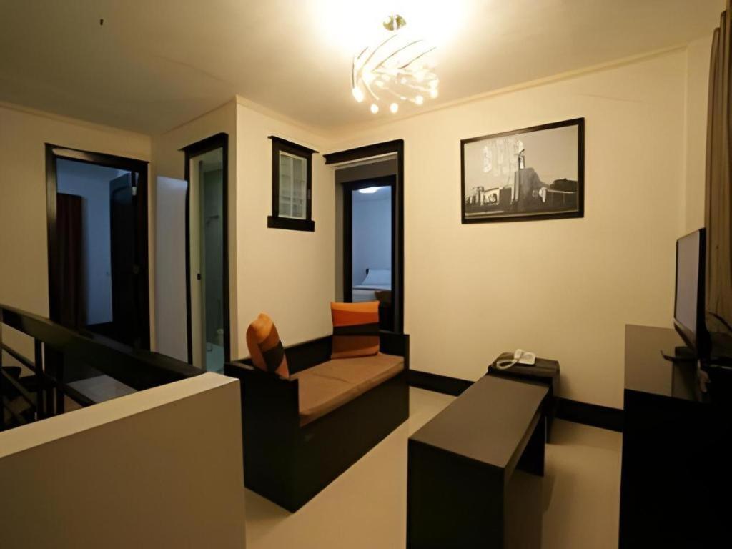 L Square Hotel Tarlac City Exterior photo