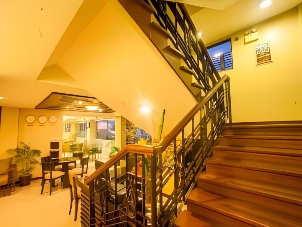 L Square Hotel Tarlac City Exterior photo