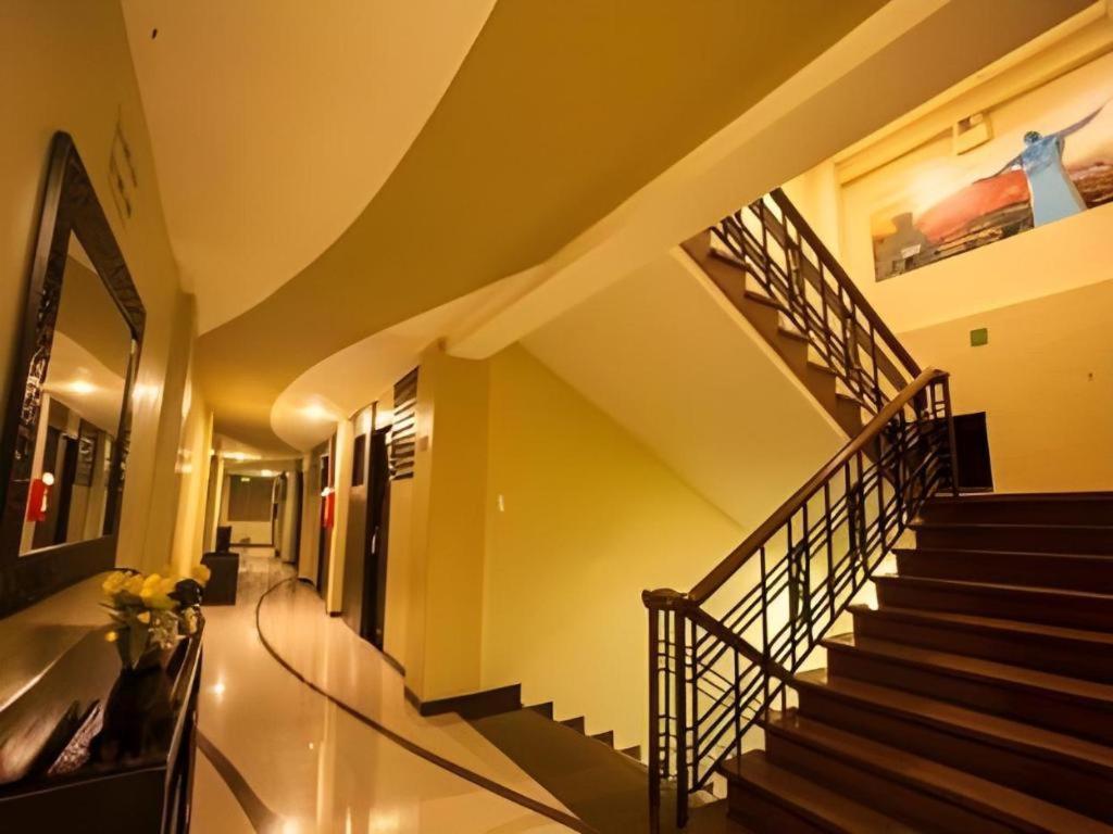 L Square Hotel Tarlac City Exterior photo
