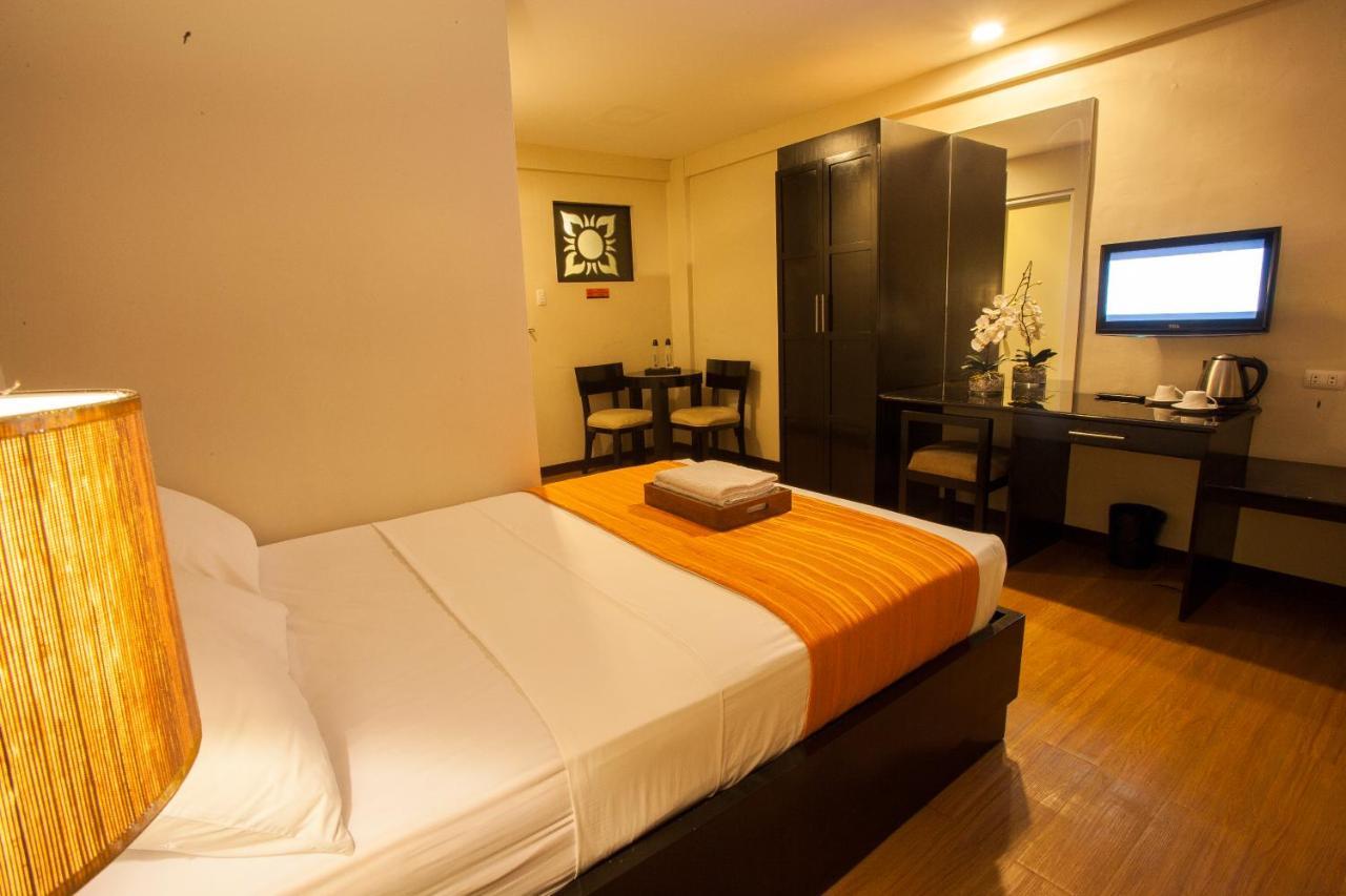 L Square Hotel Tarlac City Room photo