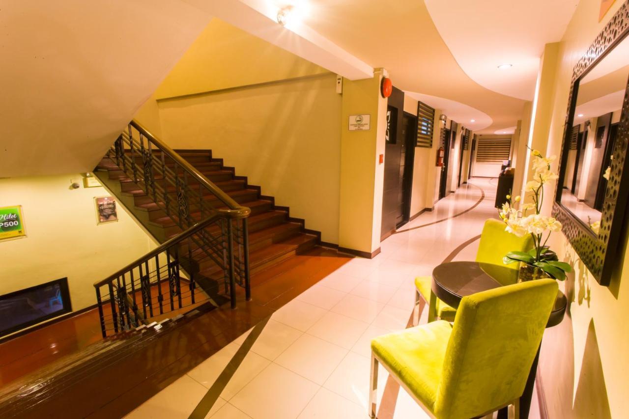 L Square Hotel Tarlac City Exterior photo